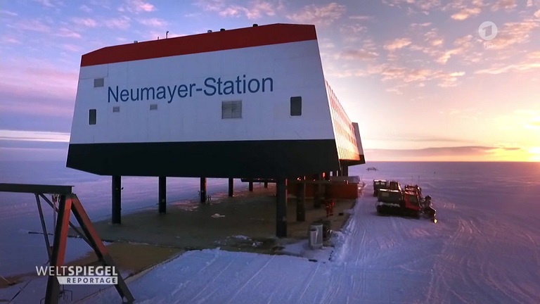 neumayer_station_antarktis.jpg
