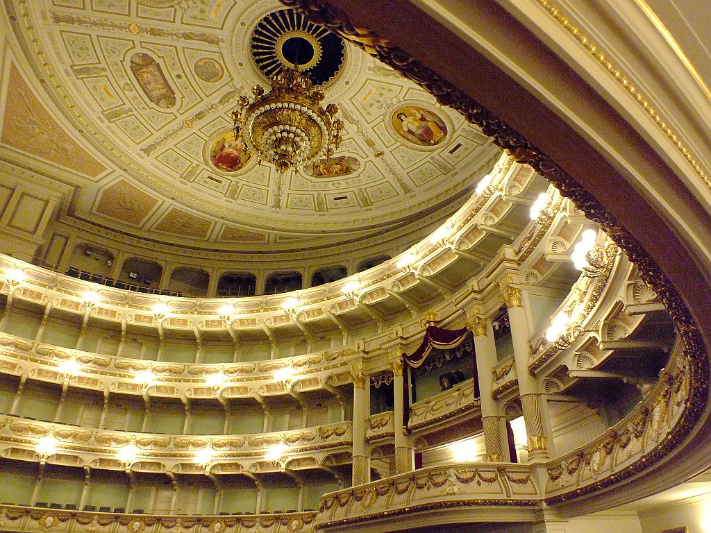 semperoper_saal.jpg