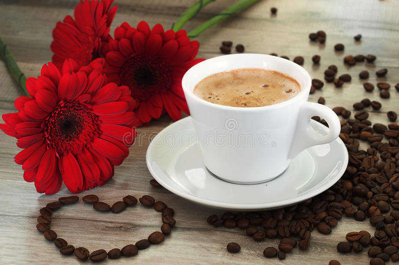 kaffee-und-sch__ne-blumen-54963122.jpg