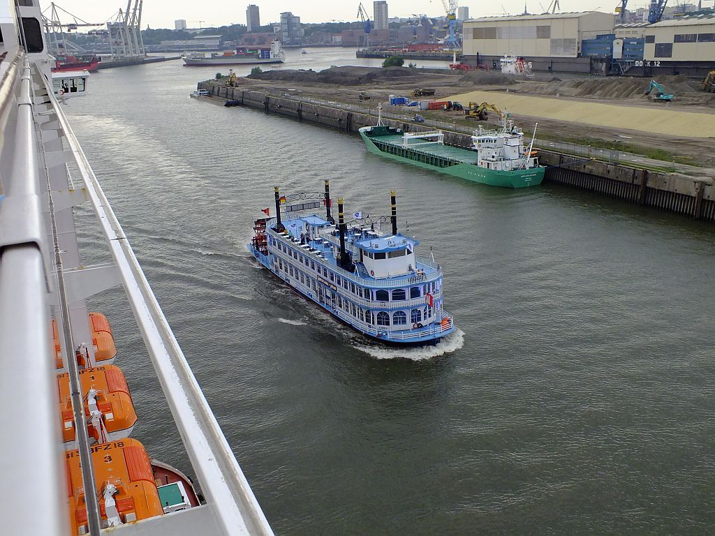 hafenrundfahrtschiff.jpg