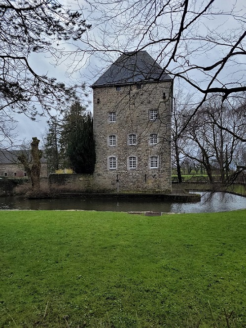 wasserschloss_in_belgien.jpg