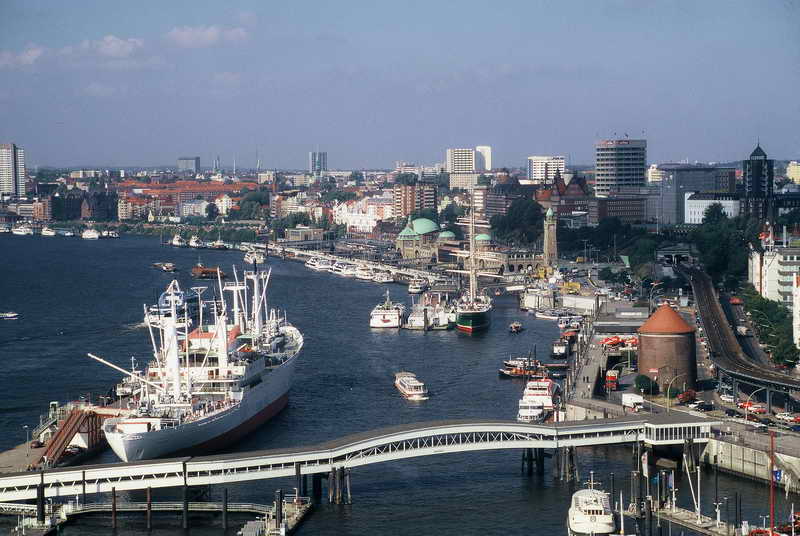 hafenpanorama_hamburg.jpg