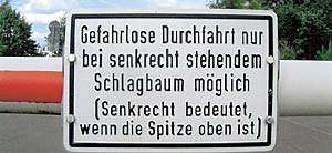 schild-fuer-schranken-durchfahrt.jpg