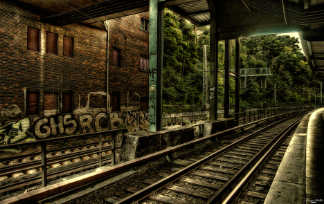 platz_61_s-bahnstation_in_berlin_-....jpg