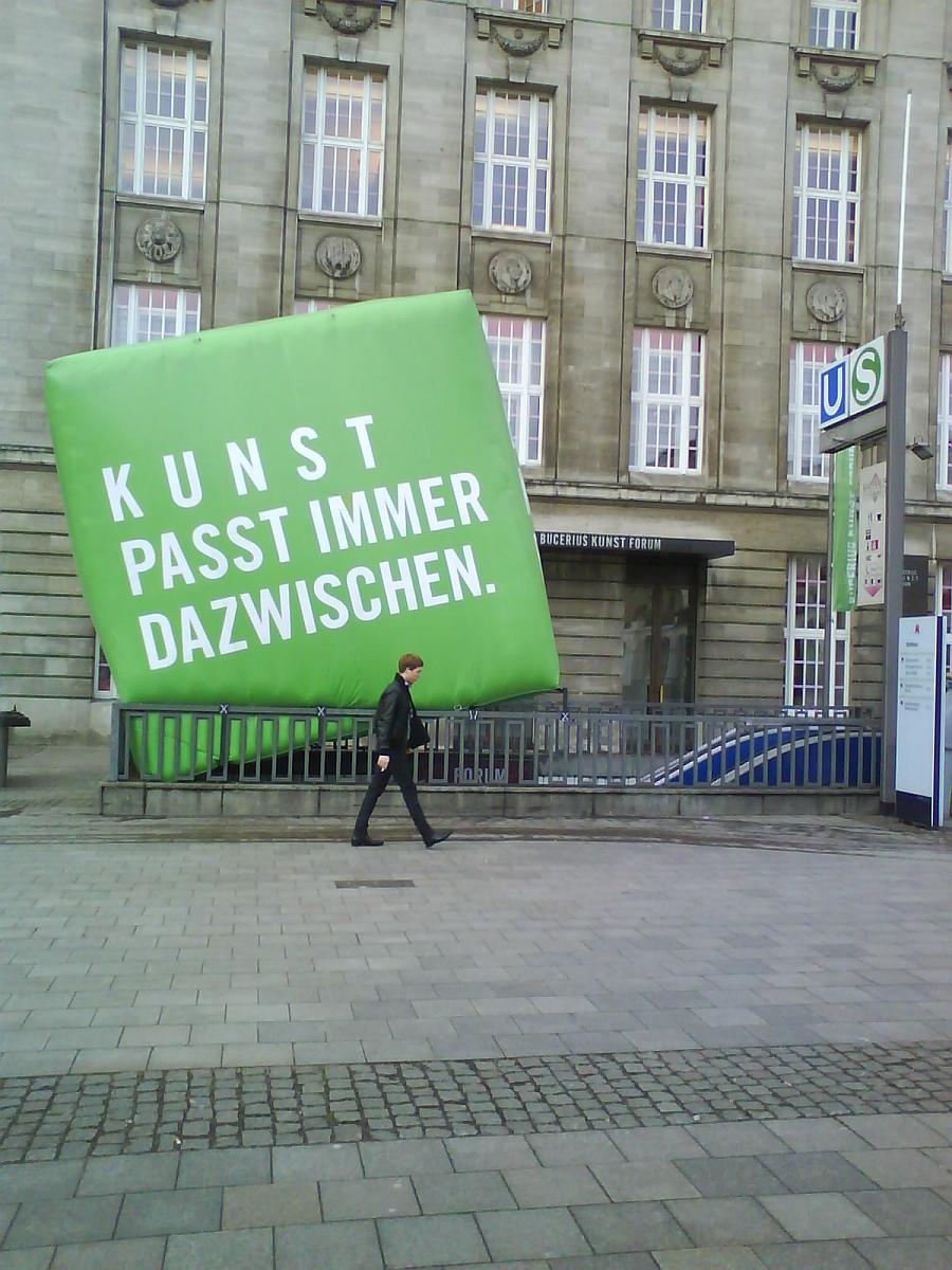 hamburg_rathausmarkt.jpg